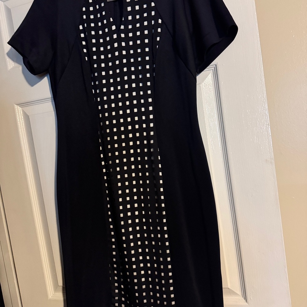 SD Collection Black and White Sheath Dress with Flutter Sleeves